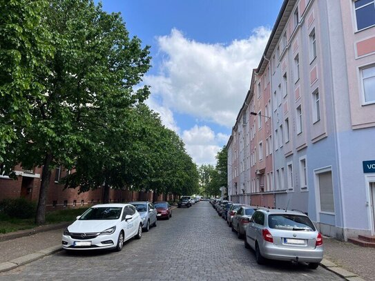 Mit Balkon und neuer Einbauküche!