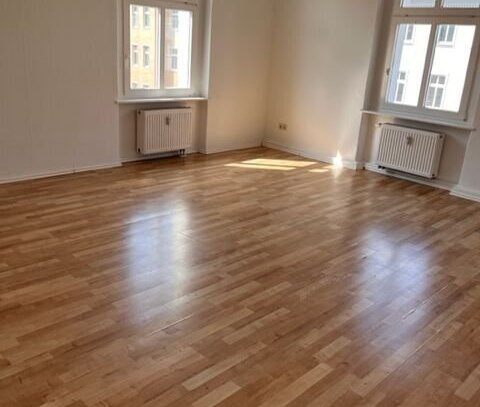 Lichtdurchflutete 4-Zimmer-Altbau-Wohnung im Zentrum von Frankfurt (Oder)