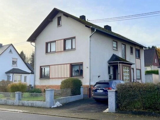 Gemütliches Ein-Zweifamilienhaus mit schönem Garten im Herzen von Härtlingen