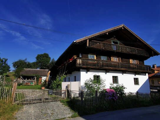 Schaufling b. DEG: Restaurierte Hofstelle, 8.100 m2 Grd. +Nebengeb./Pferdeboxen-herrl. Aussichtslage