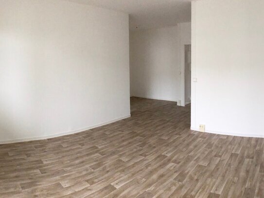 *Erstbezug nach Renovierung - 3 Zimmer-Wohnung mit Balkon in ruhiger Wohnlage*