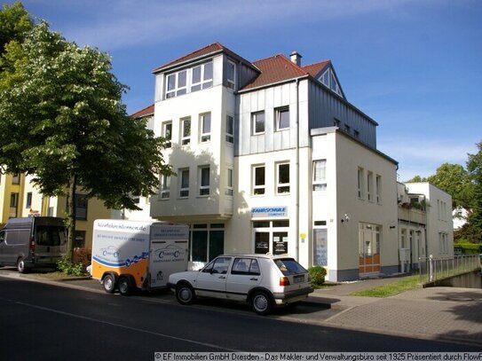 vermietete 2-Zimmerwohnung mit Tiefgaragenstellplatz (Nr. 18 unten), Balkon, separater Küche und Bad mit Fenster und Ba…