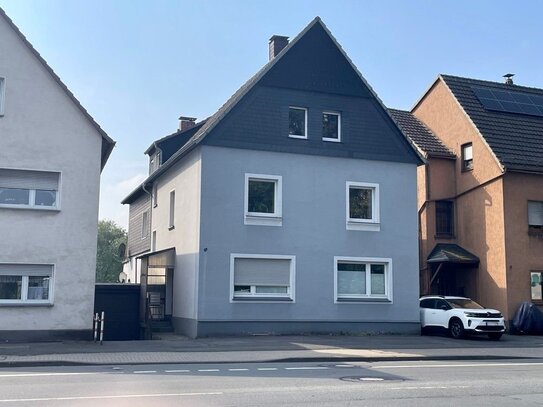 Arnsberg-Hüsten: Vermietetes 3-Familien-Haus mit Garagen und Garten