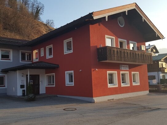 Wohnung mit Einfamilienhauscharakter, Berchtesgaden zentrale Lage mit Pool, Terrasse, Garten und Wald