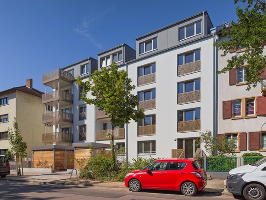 Kernsanierte, hochparterre EG-Wohnung zu vermieten am Weinbrennerplatz!