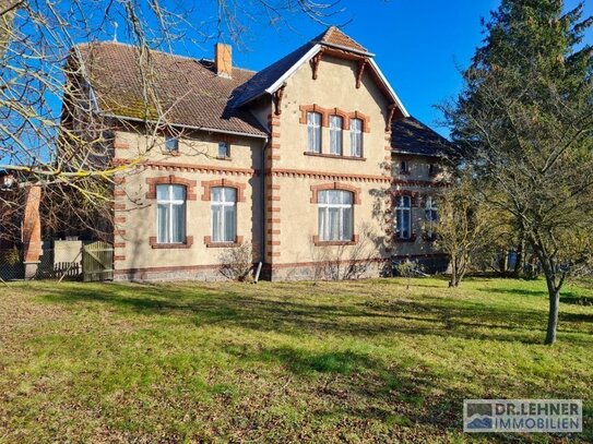 Dr. Lehner Immobilien NB - Originelle Stadtvilla mit großem Garten am Stadtrand