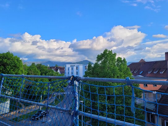 Dachgeschosswohnung mit Ausblick - 3,5 Zimmer im A+ Haus