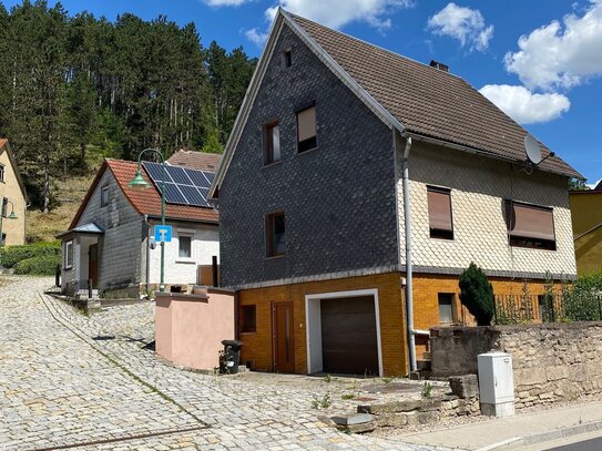 Kleines Einfamilienhaus mit großem Grundstück