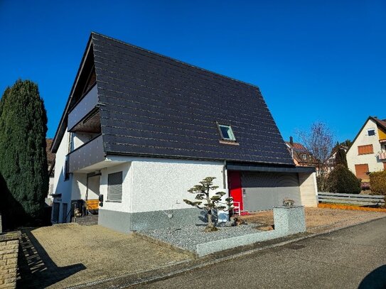 "Architektonisch ansprechendes und großzügiges Einfamilienhaus mit ELW in Top-Lage von Steinenbronn"