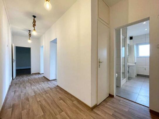 Frisch renovierte 2,5 Zi.-Wohnung mit Balkon und EBK 74m² - Nähe Hochschule und Stadt