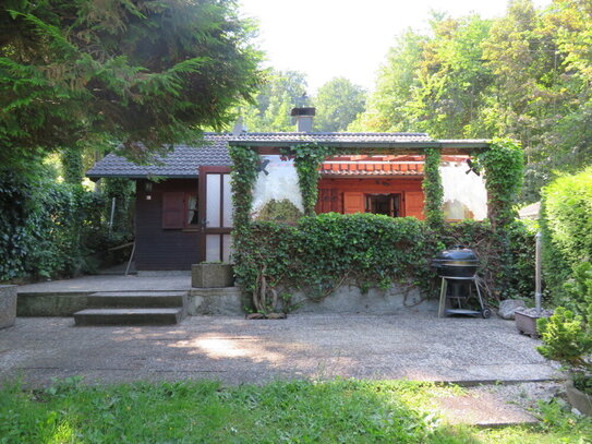 Gemütliches Wochenendhaus am Waldrand mit großem Garten!