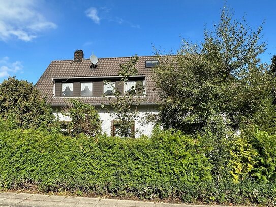 Haus sucht Handwerker: Geräumiges Wohnhaus auf großzügigem Eckgrundstück in Schweiburg