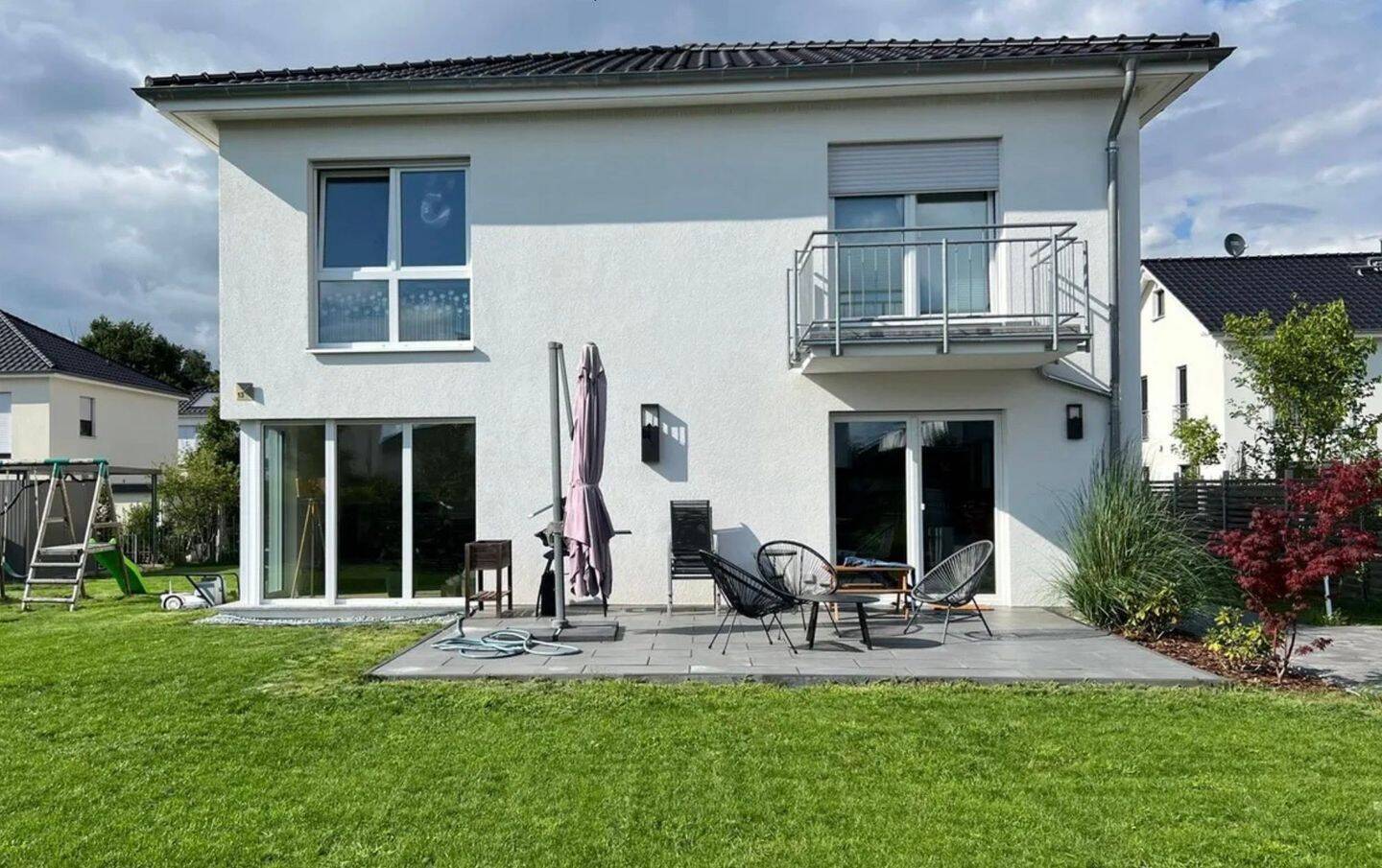 Modernes energieeffizientes Familienhaus (KfW55) mit Garten, Terrasse & 2 Stellplätzen - Photo 1