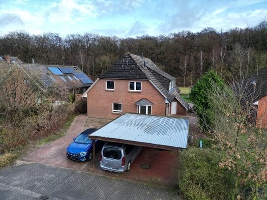 Lichtdurchflutetes Doppelhaus mit 2 DHH - Terrassen und Carport in ruhiger Lage - auch für Kapitalanleger