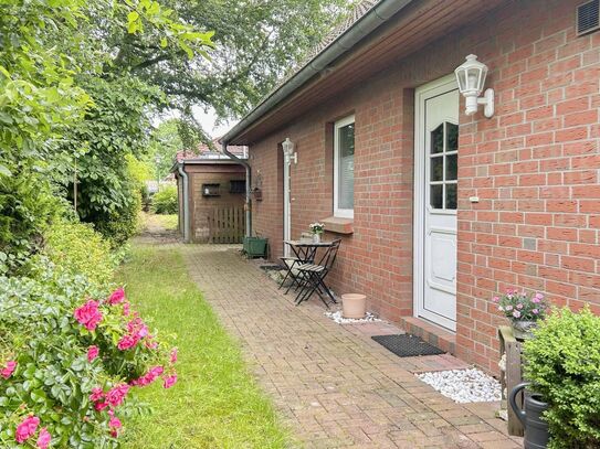 Wohnen und Wohlfühlen: Einfamilienhaus mit Einliegerwohnung, 2 Carports und Garten!