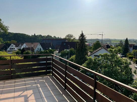 Schöne 3,5 Zimmer-Wohnung mit Fernblick