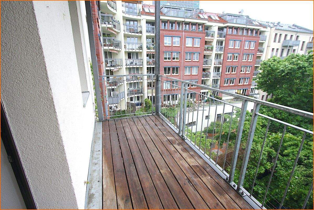 Zu Fuß zum Bahnhof, der Innenstadt und dem Rosental - gemütliche 2 Raumwohnung mit Balkon zu verkaufen