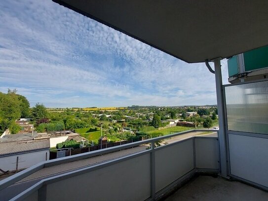 Sanierte 2-Raum-Wohnung mit großem Balkon