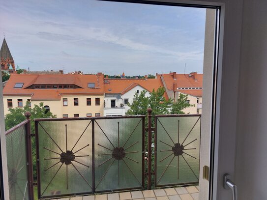 2 RW mit Balkon im DG