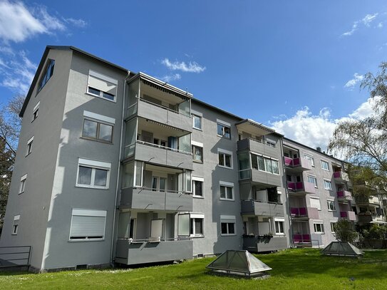 "Wohnen mit Stil: Großzügige 4-Zimmer-Wohnung mit Blick auf die Hoepfner Burg"