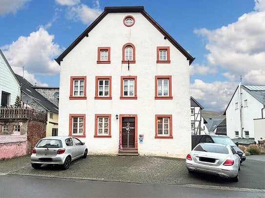 Vermietetes Mehrfamilienhaus mit 4 PKW-Stellplätzen