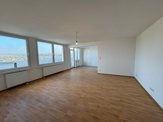 Penthouse-Apartement - Erstbezug nach Sanierung mit großem Balkon