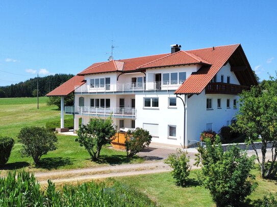 Exklusives Mehrgenerationenhaus mit Panoramablick viel Platz großem grünen Grundstück, drei Garagen an ruhiger Lage