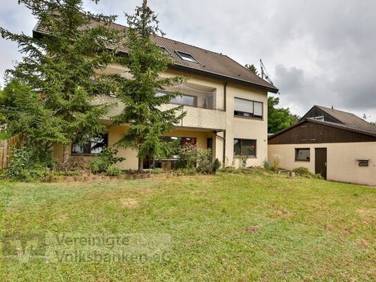 Renovierungsbedürftige, sonnige Erdgeschosswohnung für Handwerker mit großer Terrasse und Garten in schöner Lage