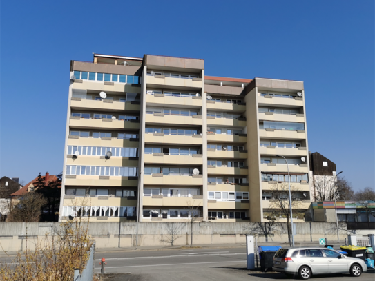 Stadtnahe Wohnung mit Garage und Aufzug.