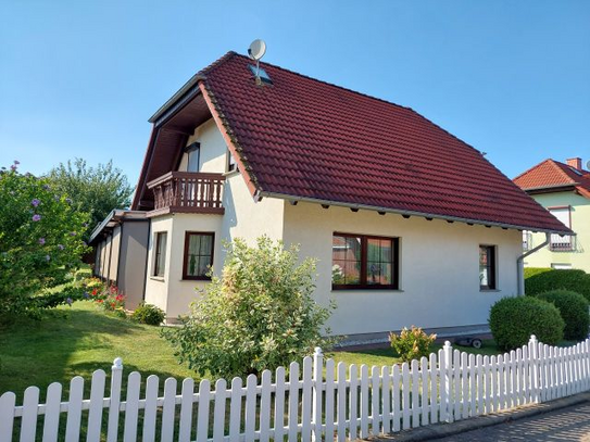 *** DAS OBJEKT IST RESERVIERT *** Einfamilienhaus mit Wintergarten, Elektro-Kamin, Einbauküche, Ausbaureserve, Garten u…