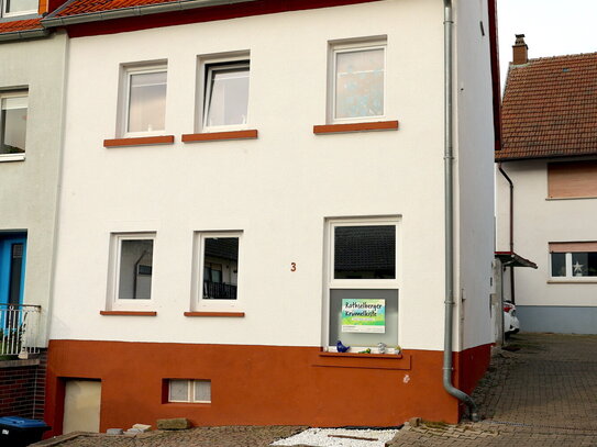 Renoviertes Einfamilienhaus mit Garten und Balkon