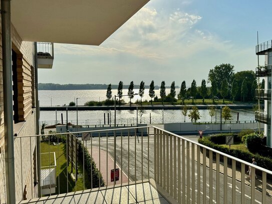 Schulauer Hafenterrassen: Barrierefreie Wohnung mit Elbblick und 2 Terrassen/Balkonen - Courtagefrei