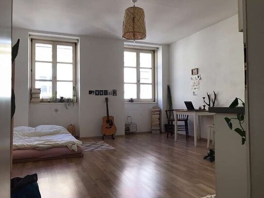 Neu renovierte 1 ZIMMER Wohnung