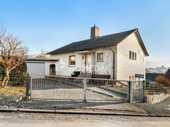 Charmantes Einfamilienhaus mit viel Potenzial in ruhiger Hanglage