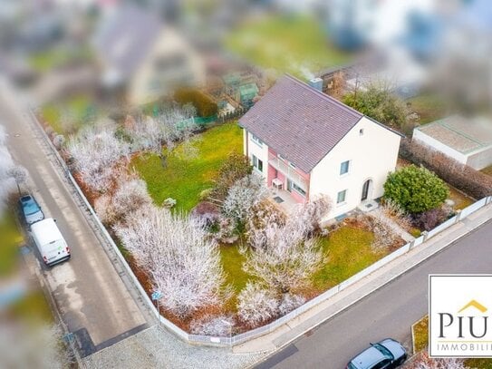 Familie gesucht! Renovierungsbedürftiges Einfamilienhaus auf großem Grundstück in TOP-Lage