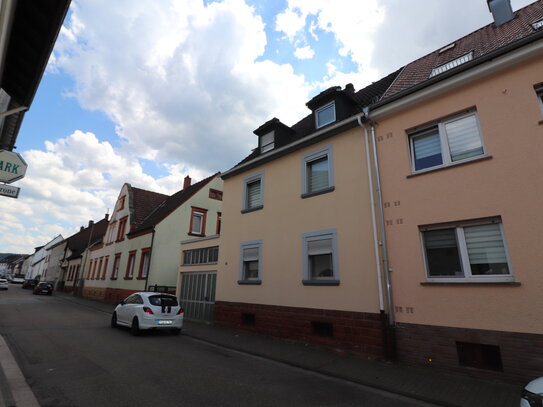 2-3 Familienhaus mit Lagerhalle in Rodalben zu verkaufen