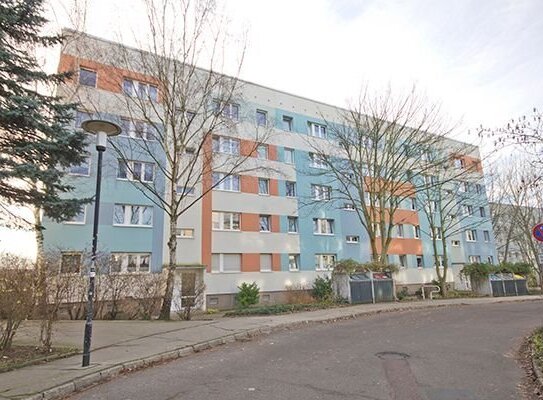 In der Herrichtung! 3 Räume mit Balkon zentral im Süden von Halle.