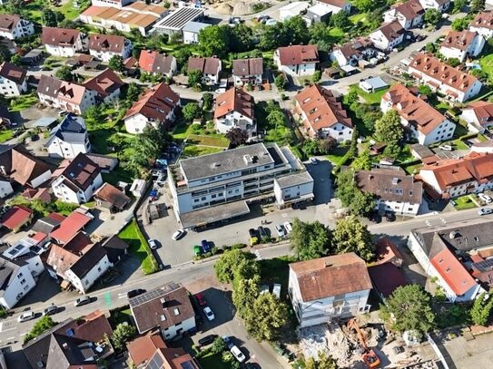 Große, bezugsfreie 3-Zimmer Wohnung mit Balkon und Loggia und TG-Stellplatz in KN-Dettingen