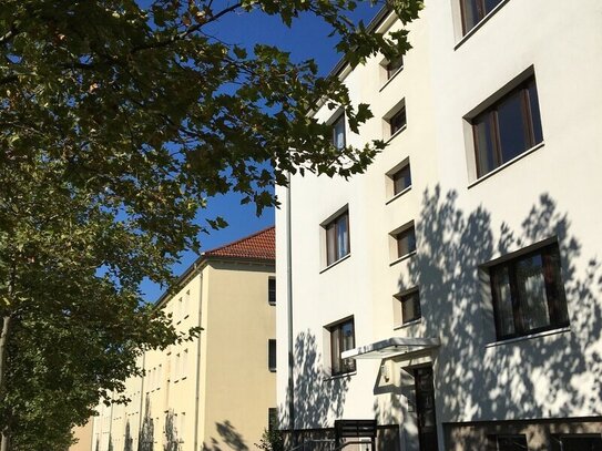 Gemütliche 3-Raum-Wohnung mit Badewanne und sonnigem Balkon