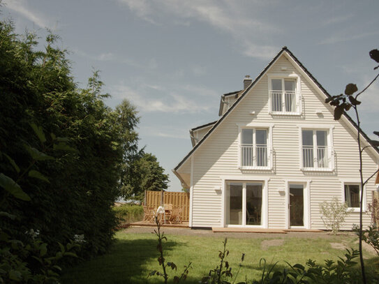 Massives Einfamilienhaus am Breeger Bodden, nahe der Ostsee. Aktuell als Ferienhaus genutzt.