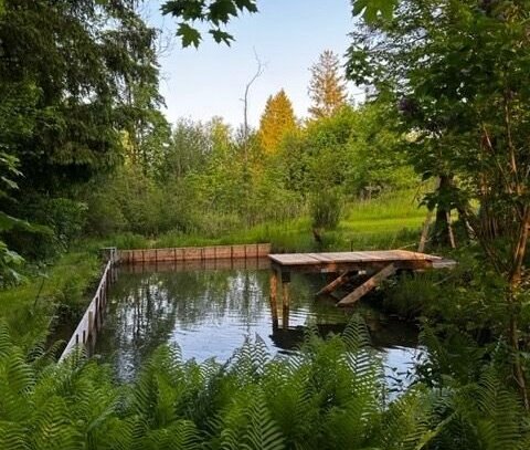 Vermietete Doppelhaushälfte mit weitläufigem Garten samt Fischteich