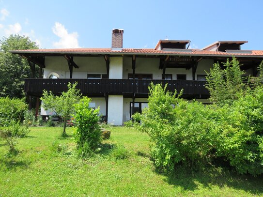 Mehrgenerationenhaus / Seminarhaus in sehr ruhiger und idyllischer Lage mit Blick auf Wiesen und Wälder Nähe Kirchdorf…