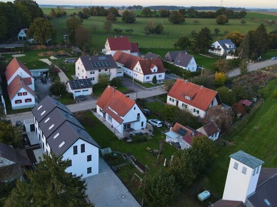 Sehr schönes Leben mit vielen Zimmern in ruhiger Lage