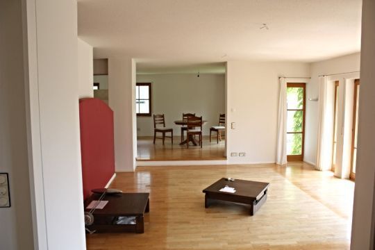 Großzügige EG-Wohnung mit Terrasse und Garten