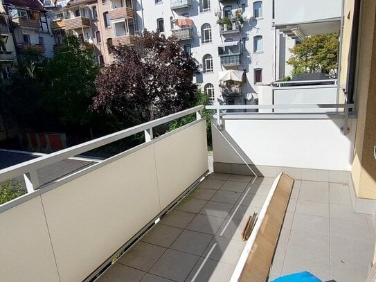 Helle 2 Zimmer mit Balkon und Stellplatz