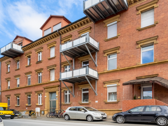 Große 5-Zimmer-Wohnung mit Balkon, Kellerabteil und Stellplatz in der Südlichen Außenstadt von Nürnberg