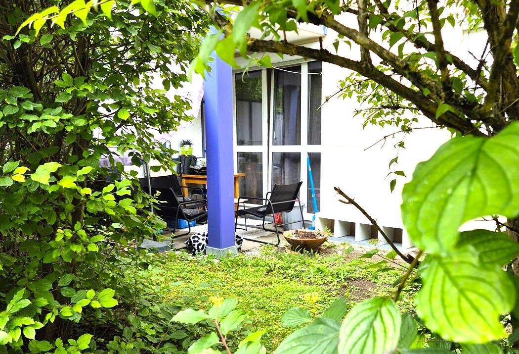 Ruhige, kleine Zwei-Zimmer-Wohnung in guter Wohnlage mit Terrasse und Gartenanteil
