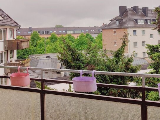 RESERVIERT! Bezugsfrei gepflegte 82 m²-EW mit Balkon + Aufzug in 4geschossigem Haus in zentraler Lage Porz!