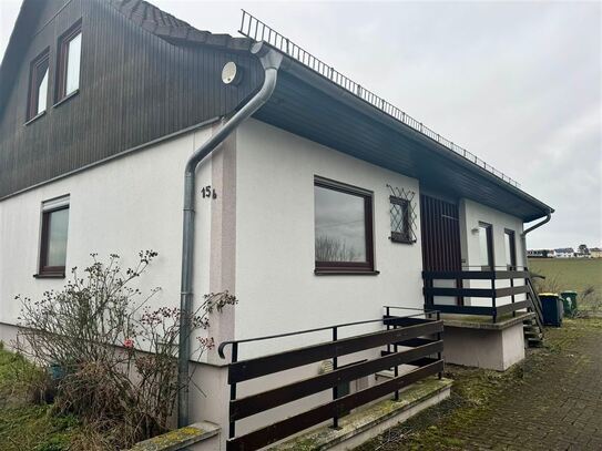 Wohnen im Einfamilienhaus am Stadtrand mit Blick auf die Felder