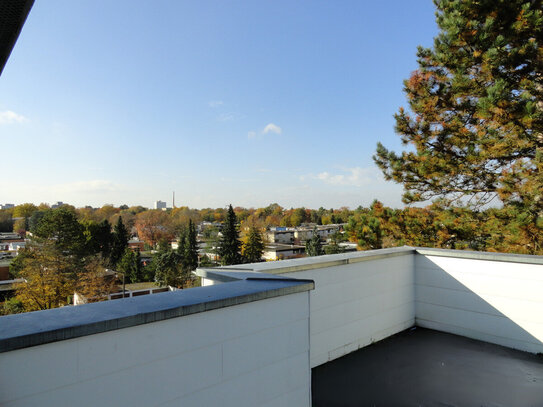 Aufgepasst: 3,5 Zimmer Wohnung mit großer Dachterrasse und TG-Stellplatz in Nürnberg-Langwasser